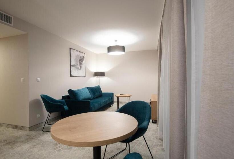 اتاق لوکس سه تخته, Jarzębata