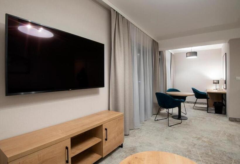 اتاق لوکس سه تخته, Jarzębata