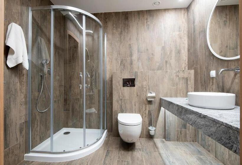 اتاق لوکس سه تخته, Jarzębata