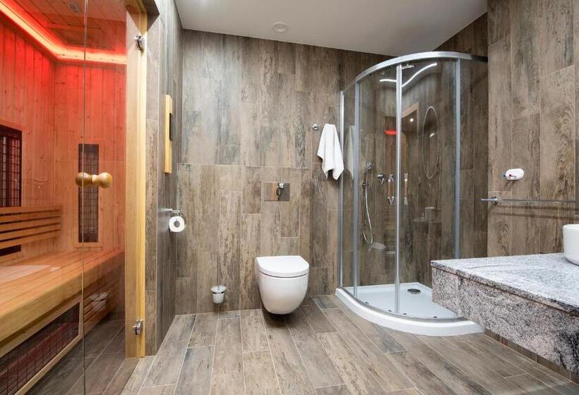 اتاق لوکس سه تخته, Jarzębata