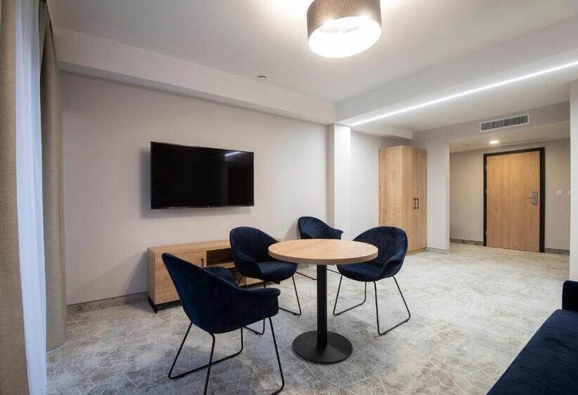 اتاق استاندارد سه تخته با بالکن, Jarzębata