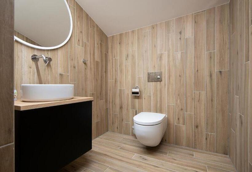 اتاق لوکس, Jarzębata