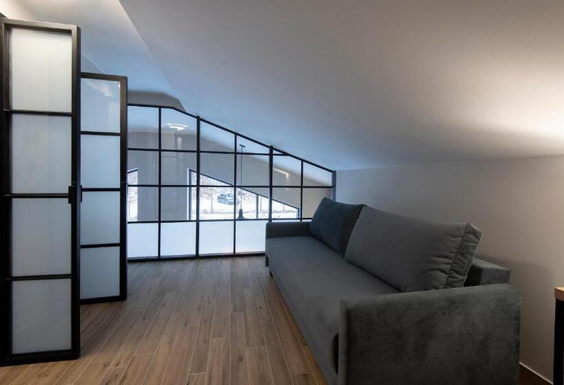 اتاق لوکس, Jarzębata