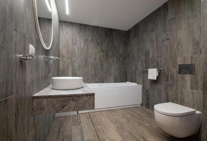 اتاق لوکس سه تخته, Jarzębata