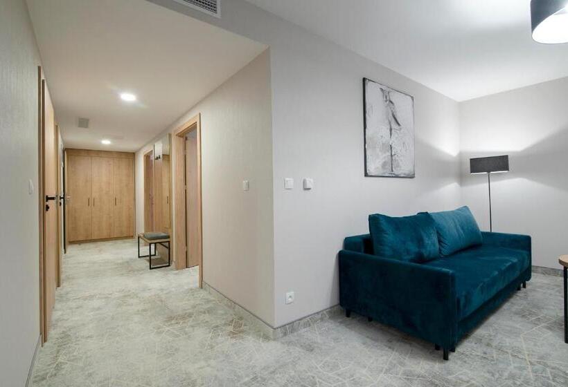 اتاق لوکس سه تخته, Jarzębata