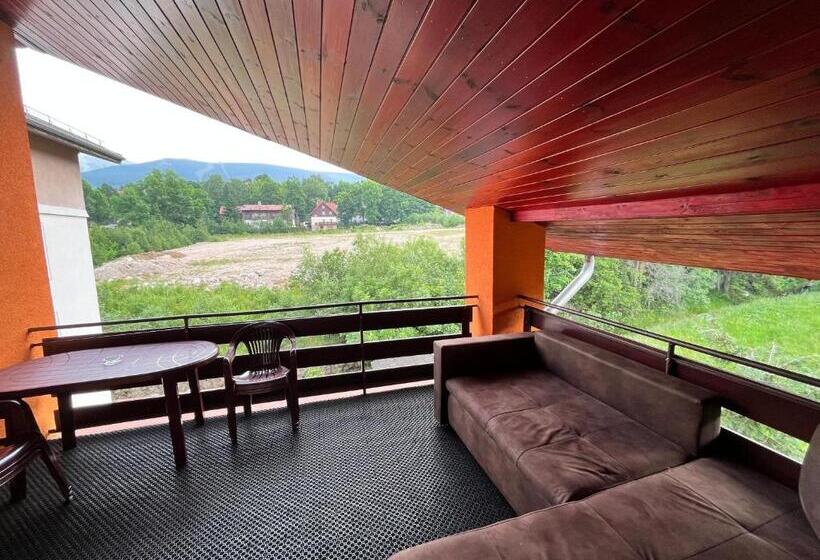 Четырехместный Номер Стандарт с Балконом, Rezydencja Karnat I I Ii