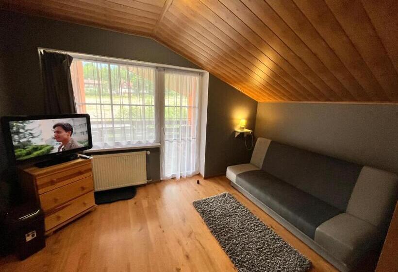 Четырехместный Номер Стандарт с Балконом, Rezydencja Karnat I I Ii