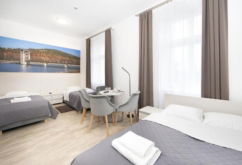 Семейный Номер, Stronie