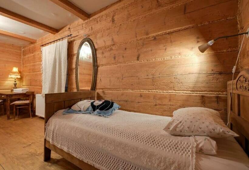 غرفة قياسية ثلاثية مزودة بتراس, U Lawendowej Wiedźmy