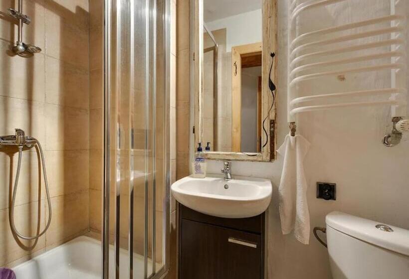 جناح مطلّ علي الجبل, U Lawendowej Wiedźmy