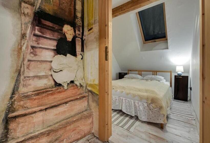 جناح مطلّ علي الجبل, U Lawendowej Wiedźmy