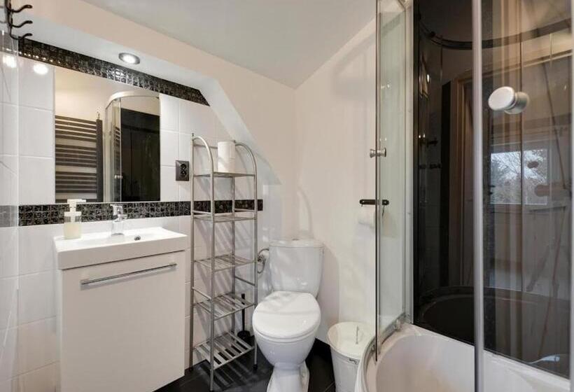 غرفة عائلية, U Lawendowej Wiedźmy