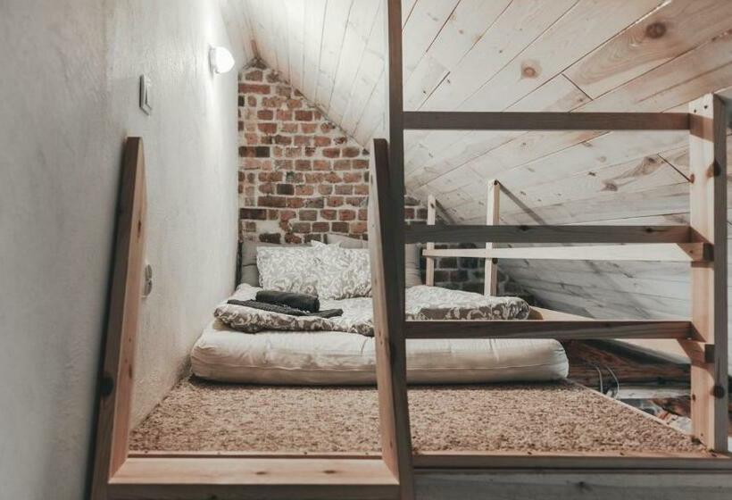 חדר משפחתי, Zapomnienie