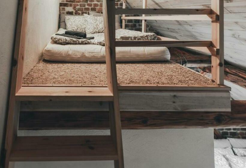 חדר משפחתי, Zapomnienie