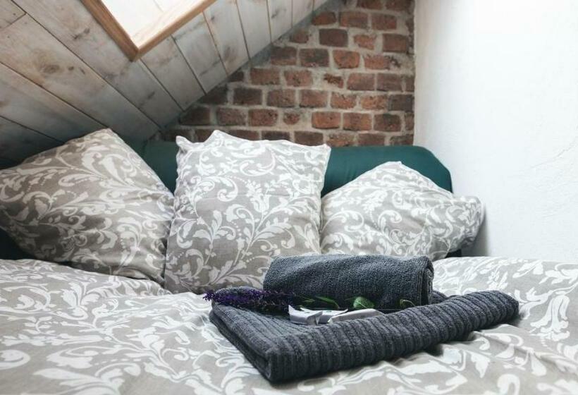 חדר משפחתי, Zapomnienie