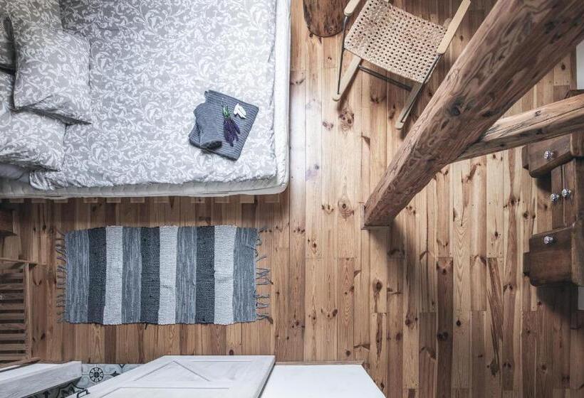 בית, 4 חדרי שינה, Zapomnienie