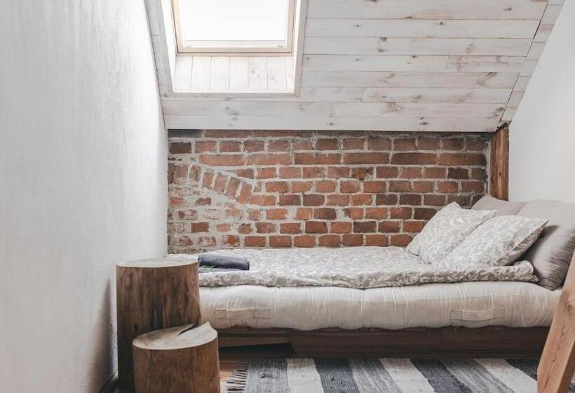 בית, 4 חדרי שינה, Zapomnienie