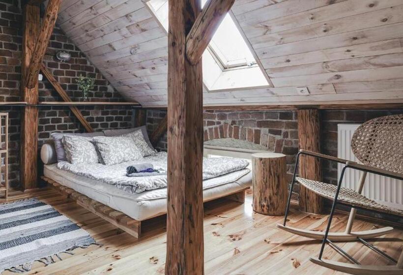 בית, 4 חדרי שינה, Zapomnienie