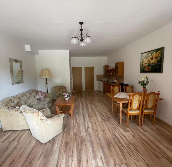 اتاق استاندارد, Babie Lato