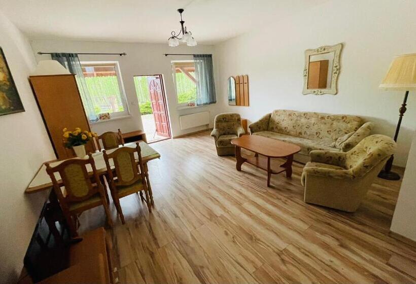 اتاق استاندارد, Babie Lato