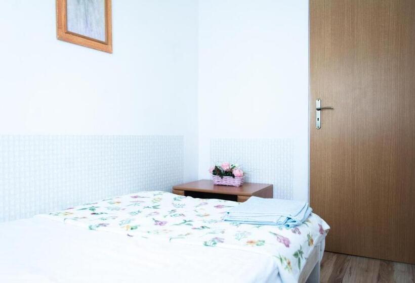 اتاق استاندارد, Babie Lato