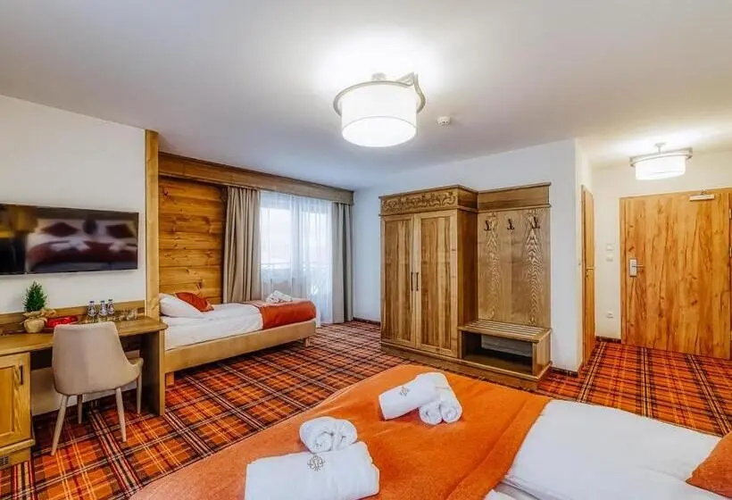 Standard Kolmen Hengen Huone Parveke, Chramiec