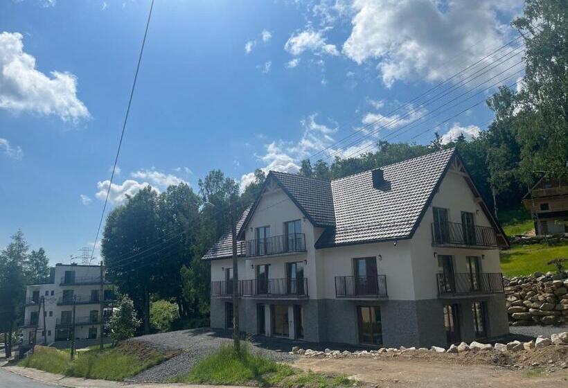 آپارتمان 1 خوابه با تراس, 4family Resortspa