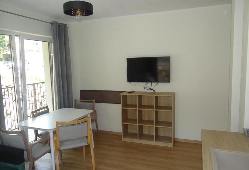 آپارتمان 1 خوابه با تراس, 4family Resortspa