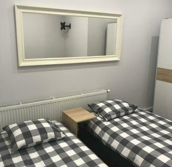 带共用浴室的标准房间, Piwnica