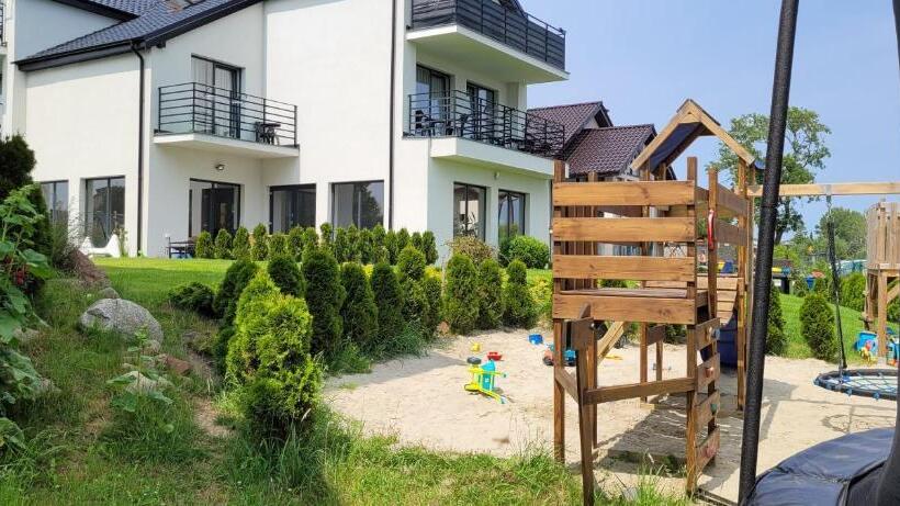 اتاق لوکس سه تخته, Willa Kardamon