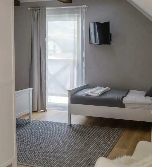 Pokój Trzyosobowy Standard z Balkonem, Willa Malinka Wiså‚a