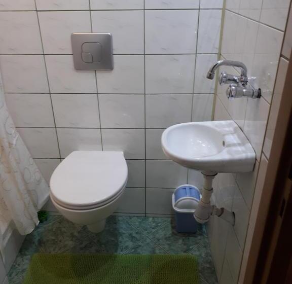 הכלכלה חדר לארבעה עם מקלחת משותפת, Agroturystyka Jagap Oaza Spokoju