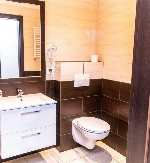 غرفة قياسية ثلاثية, Artur