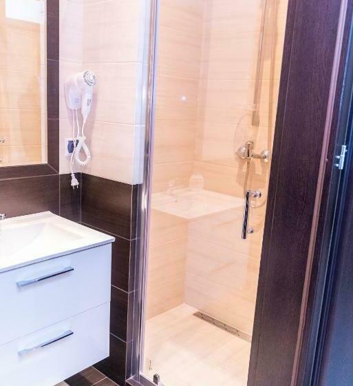 غرفة قياسية ثلاثية, Artur