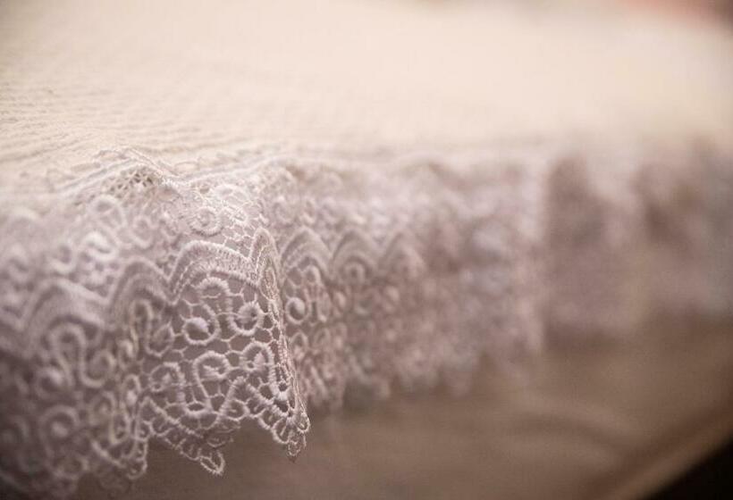 غرفة قياسية ثلاثية, Artur