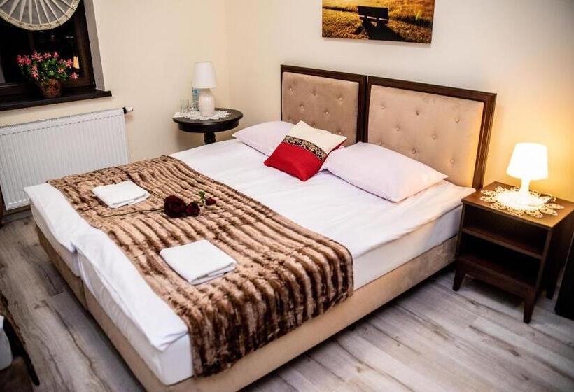 غرفة قياسية ثلاثية, Artur