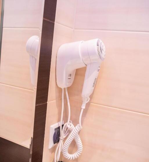 غرفة قياسية, Artur