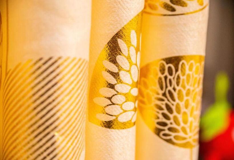 غرفة عائلية, Artur