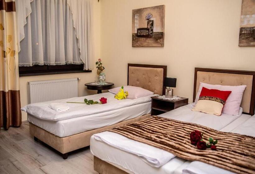 غرفة قياسية ثلاثية, Artur