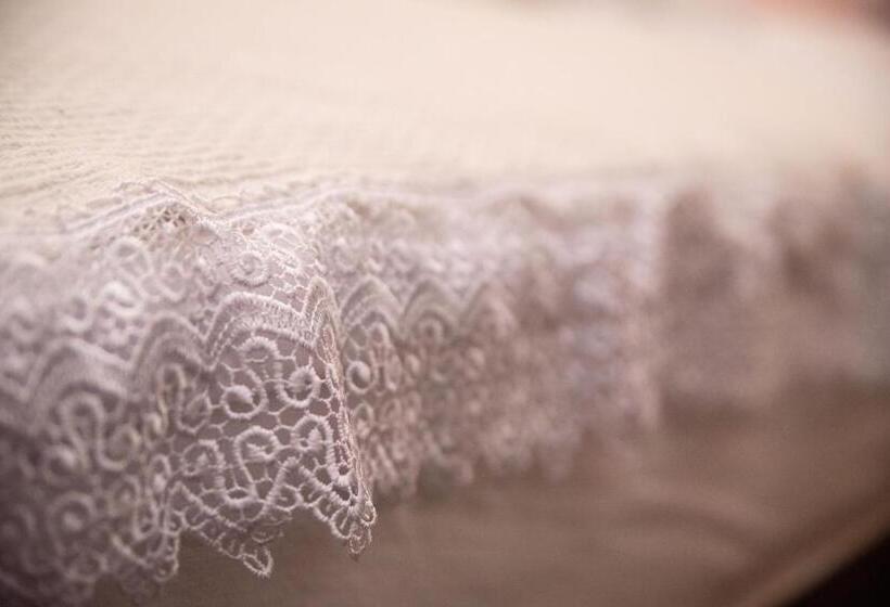 غرفة عائلية, Artur