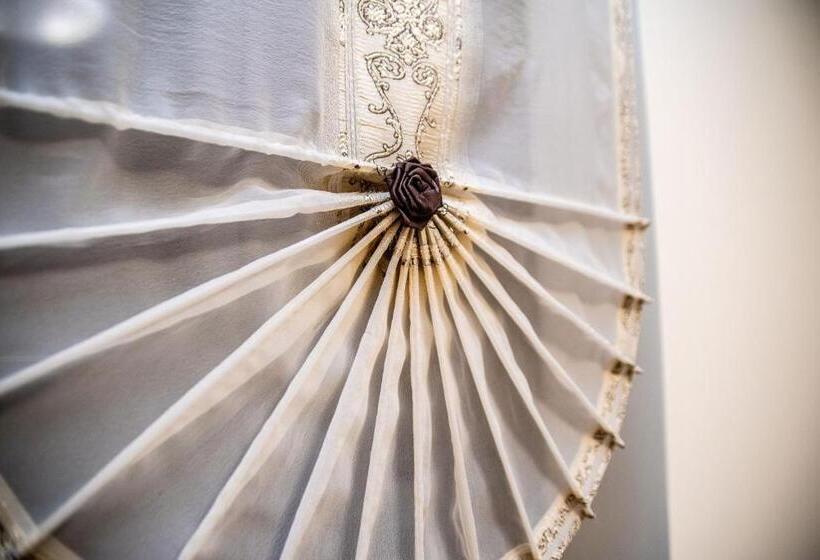 غرفة عائلية, Artur