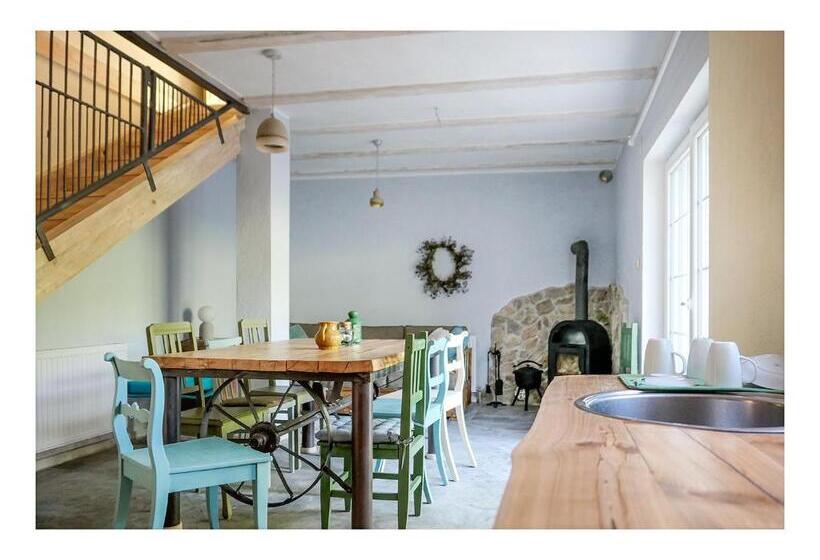 בקתת חדר, Kozy I Róże