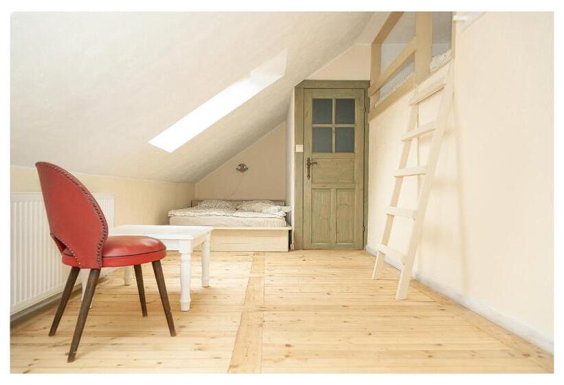 בקתת חדר, Kozy I Róże