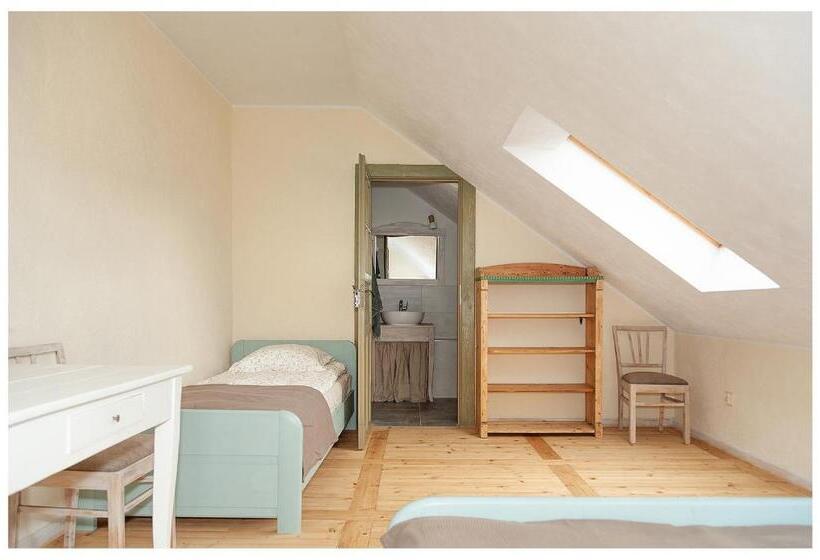 חדר סטנדרט לשלושה, Kozy I Róże