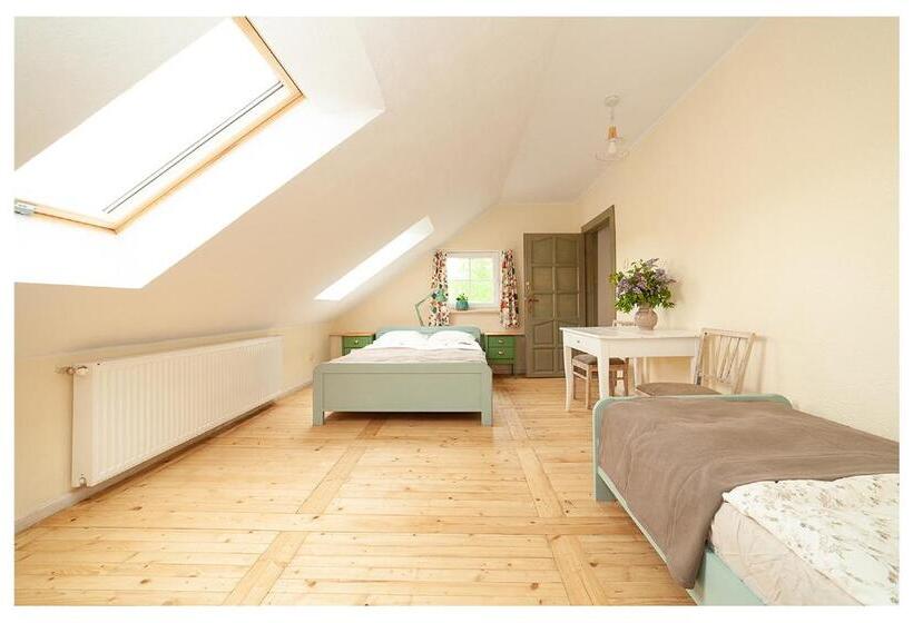 חדר סטנדרט לשלושה, Kozy I Róże