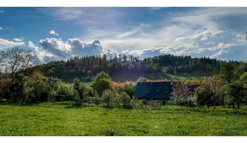 בקתת חדר, Kozy I Róże