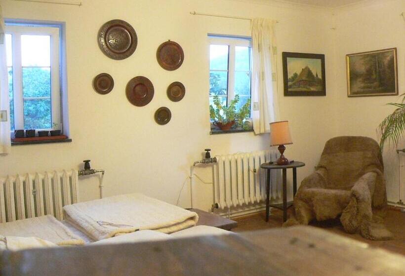 חדר סטנדרט לארבעה, Stara Plebania