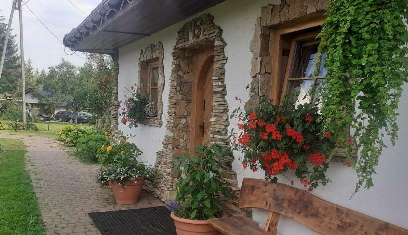 1 Szobás Ház, Staro Chałpa