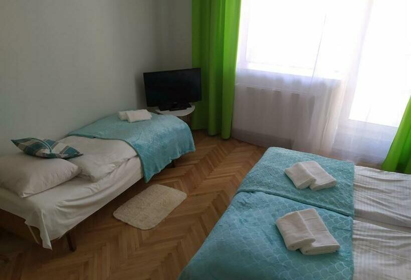Quarto Triplo Estandar Banheiro Compartilhado, Dom Gościnny Zosia