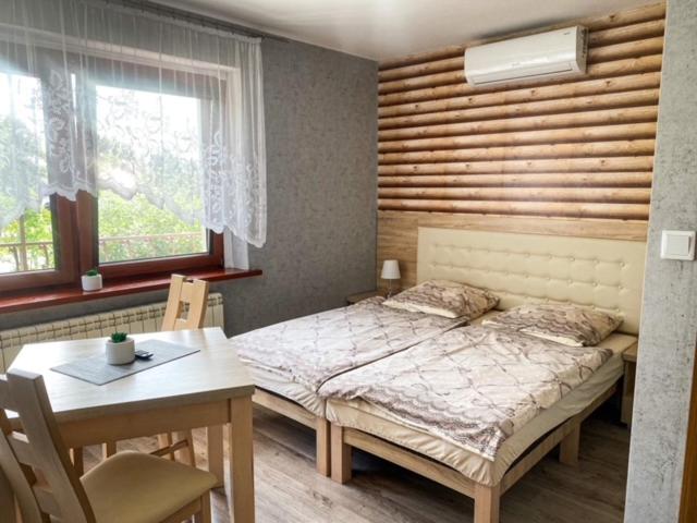 חדר סטנדרט לשלושה עם מרפסת, Pokoje Gościnne Anna